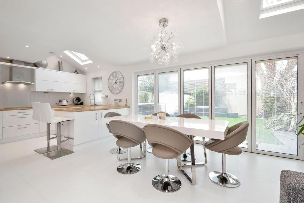 Home In Southsea With Hot Tub, Close To The Sea Portsmouth Esterno foto
